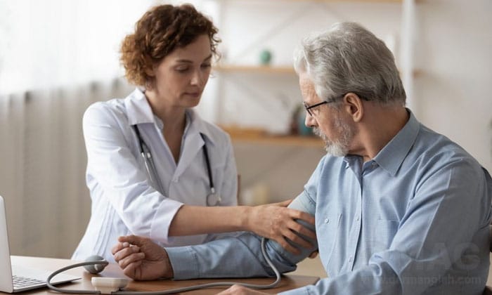 سرطان روده بزرگ چه علائمی دارد؟ درمان آن چیست؟