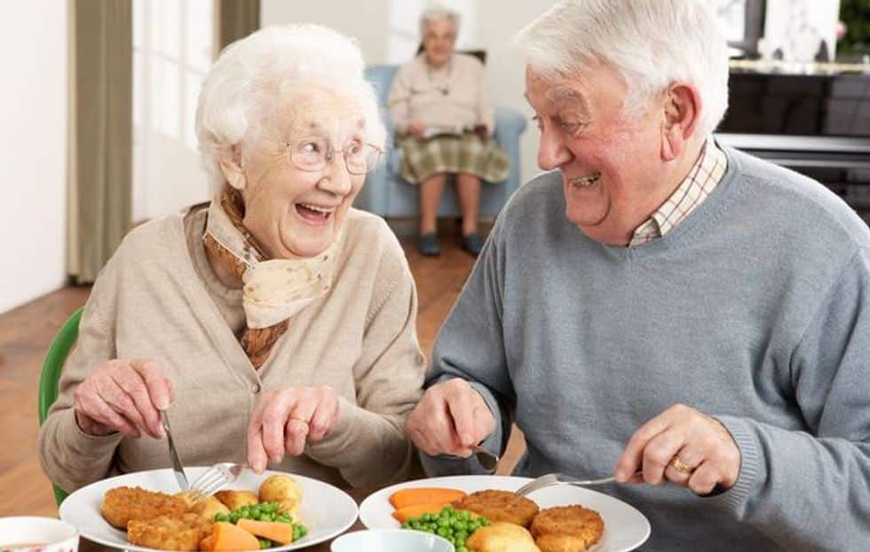 تغذیه سالمندان چگونه باید باشد